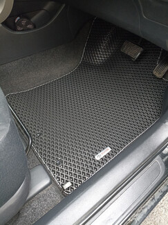 Ворсовые коврики на Toyota Corolla Axio (E14) 2006 - 2012 в Шахтах Ворсовые коврики на Toyota Corolla Axio (E14) 2006 - 2012 в Шахтах