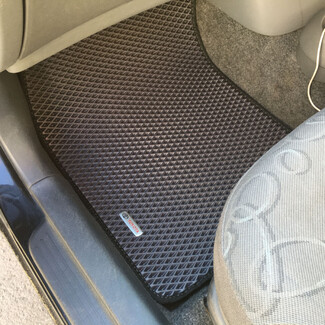 Ворсовые коврики на Toyota Vitz I 1998 - 2005 в Шахтах Ворсовые коврики на Toyota Vitz I 1998 - 2005 в Шахтах